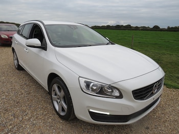 Used Volvo V60 2018 for sale - 76288643: Photo 2