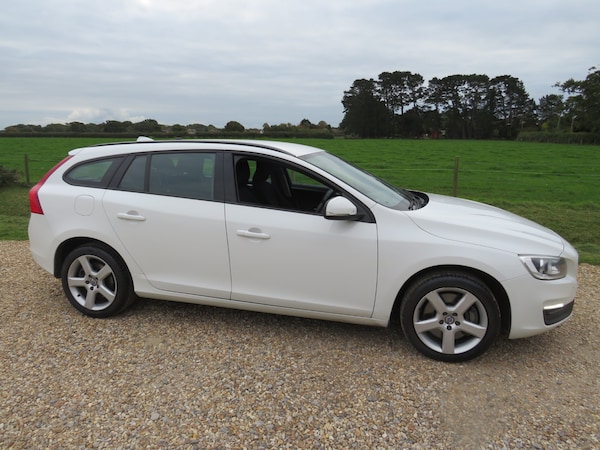 Used Volvo V60 2018 for sale - 76288643: Photo 4