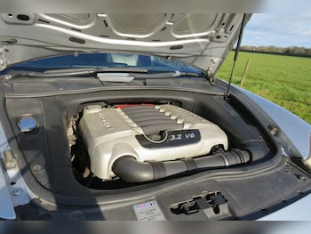 Used Porsche Cayenne 2006 for sale - 78090701: Photo