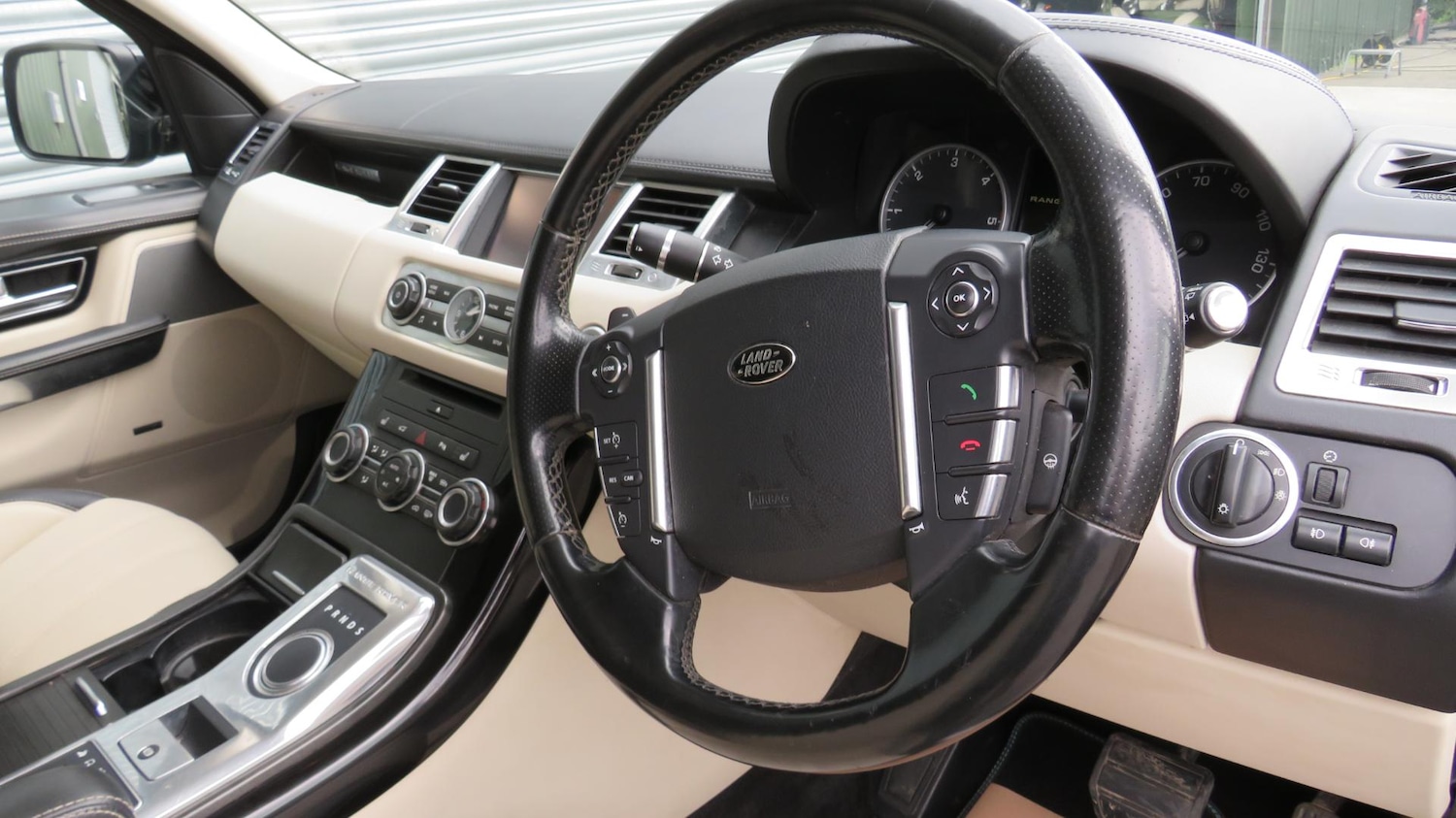 Used Land Rover Range Rover Sport 2011 for sale - 68400944: Photo 15