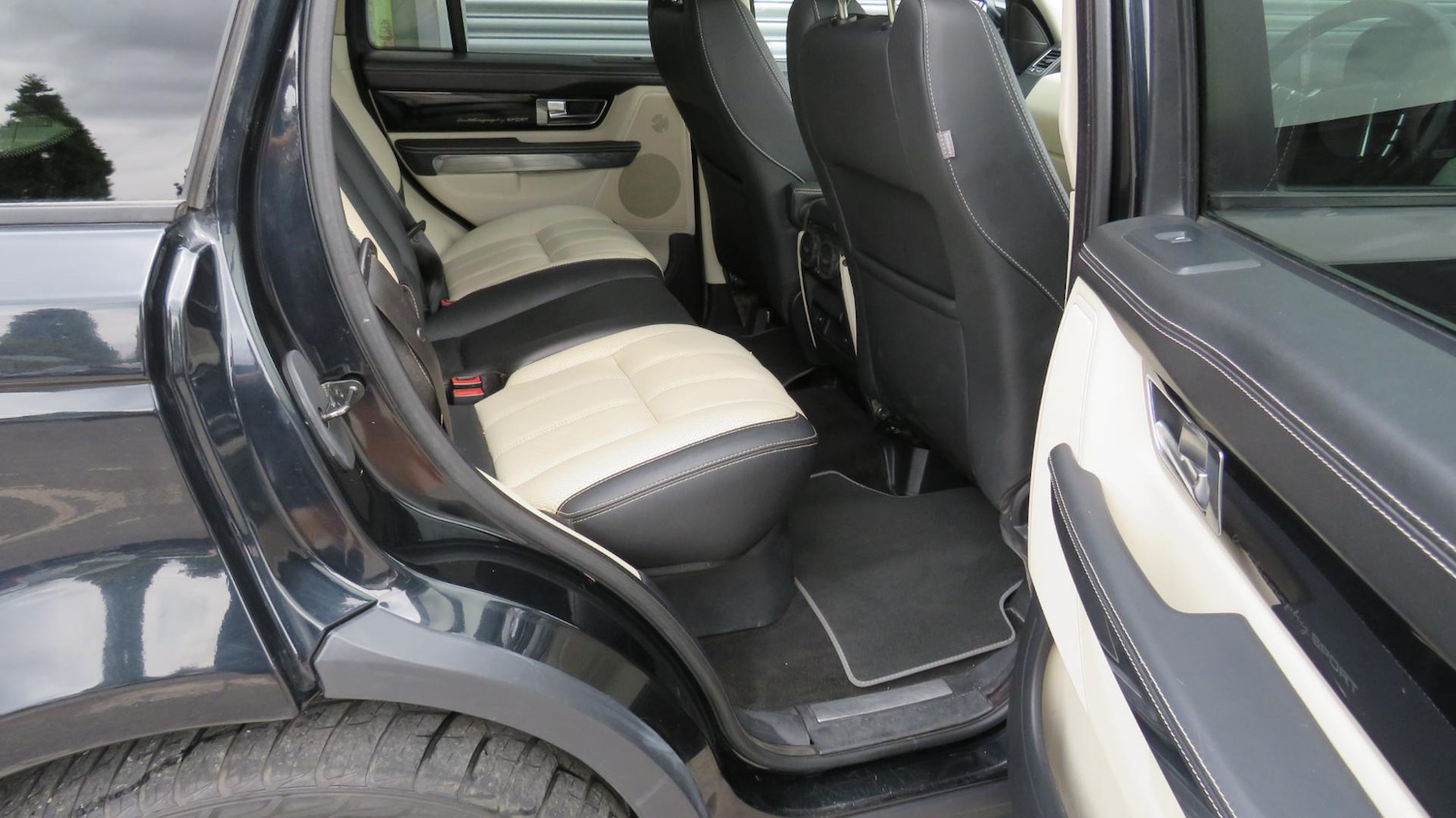 Used Land Rover Range Rover Sport 2011 for sale - 68400944: Photo 6