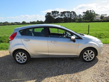 Used Ford Fiesta 2010 for sale - 76027634: Photo
