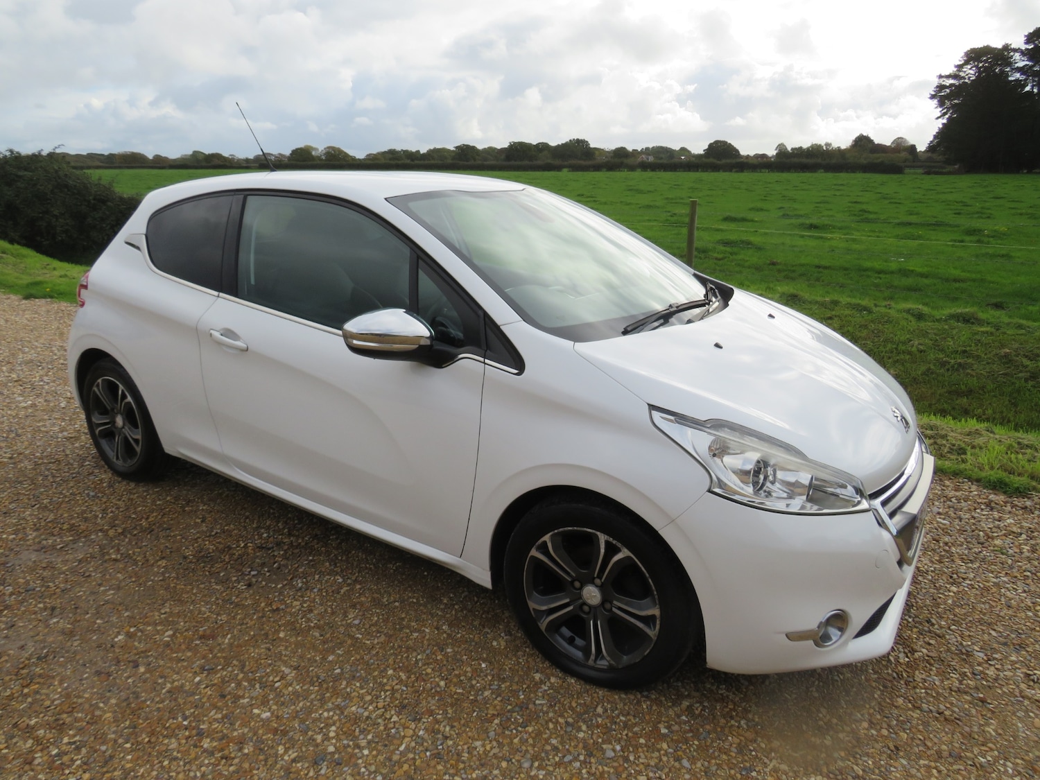 Used Peugeot 208 2012 for sale - 76329840: Photo 1