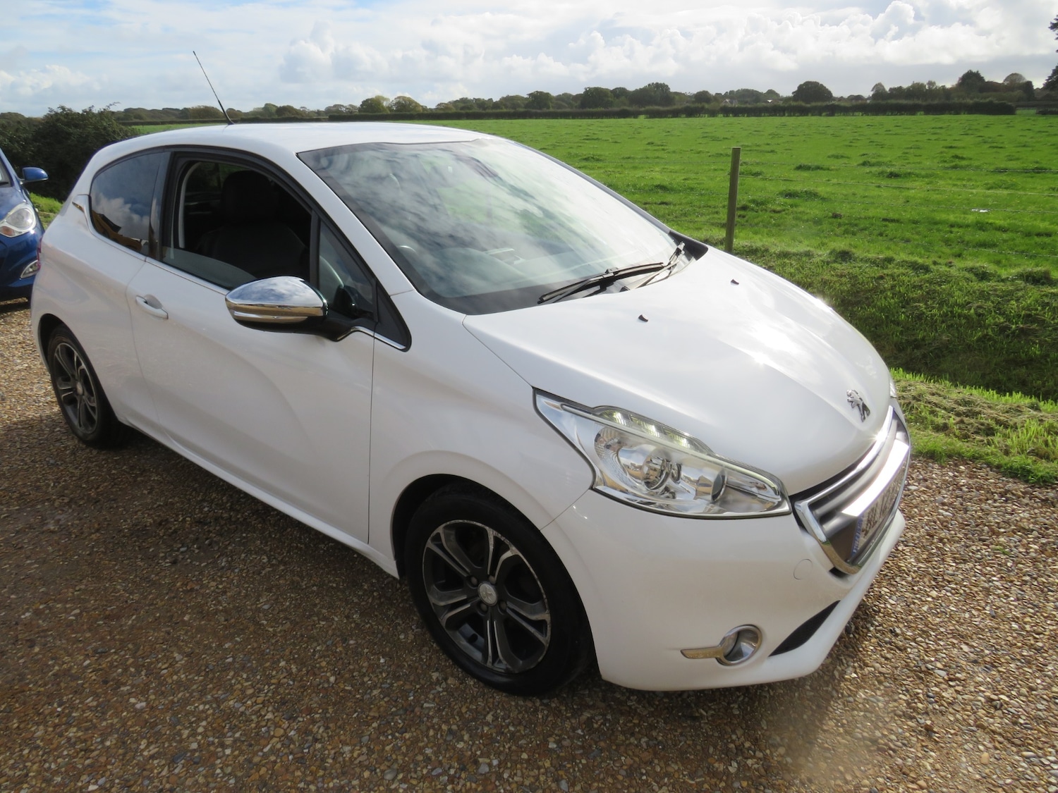 Used Peugeot 208 2012 for sale - 76329840: Photo 2