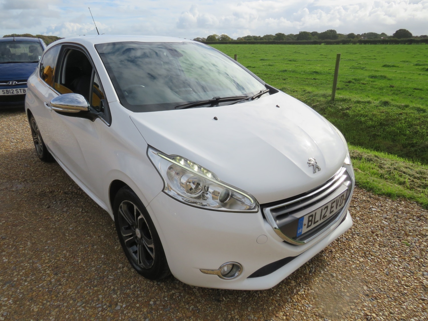 Used Peugeot 208 2012 for sale - 76329840: Photo 3