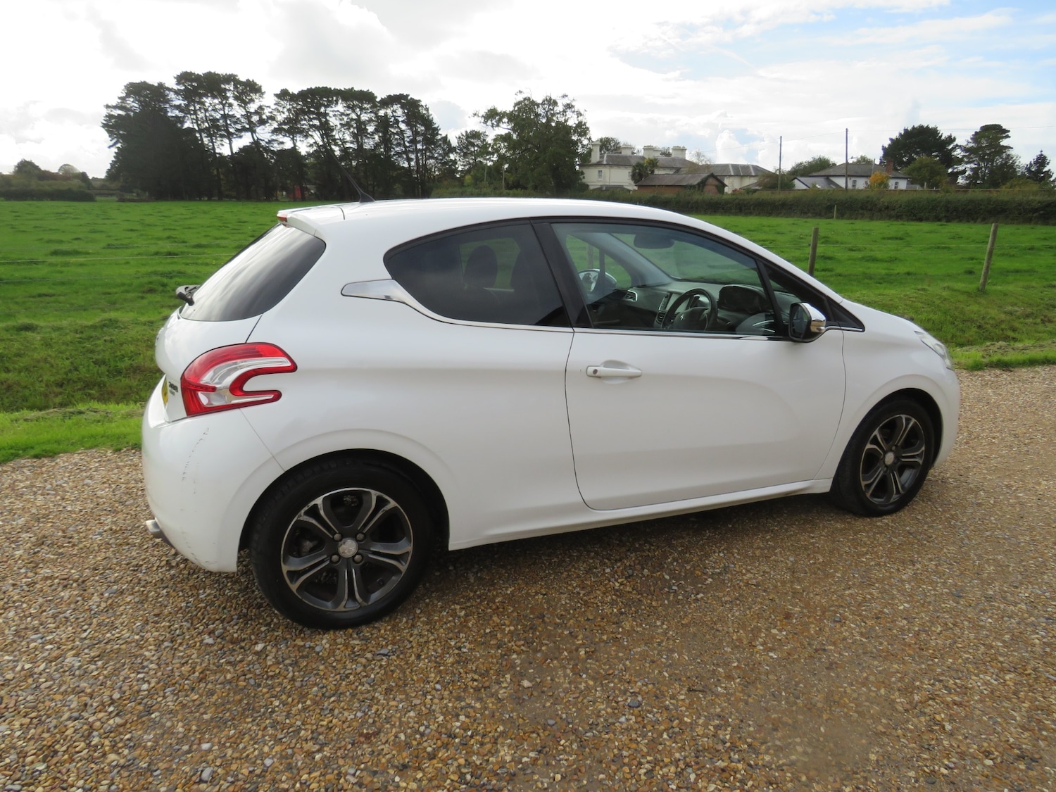 Used Peugeot 208 2012 for sale - 76329840: Photo 6