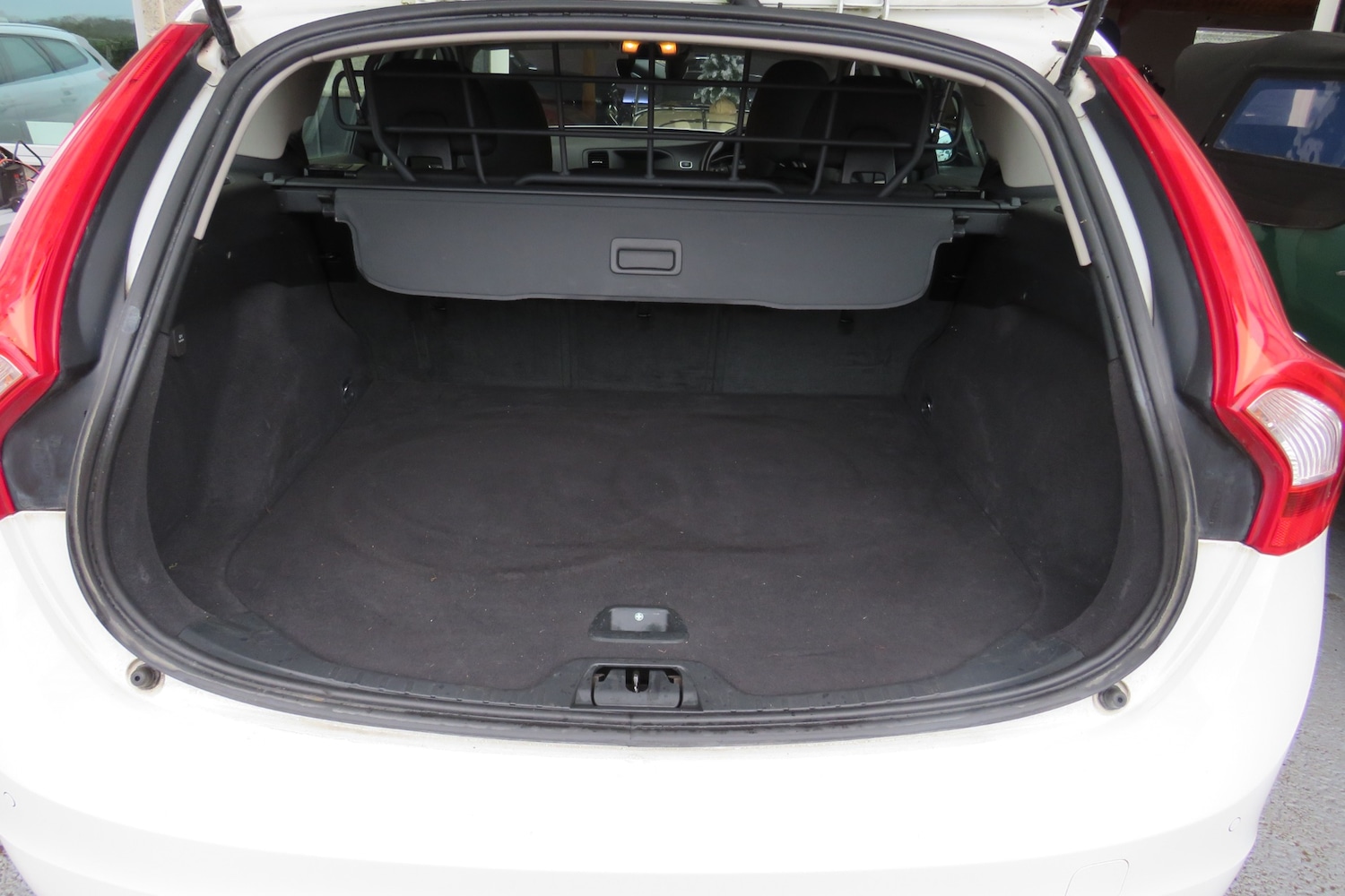 Used Volvo V60 2018 for sale - 76892239: Photo 11