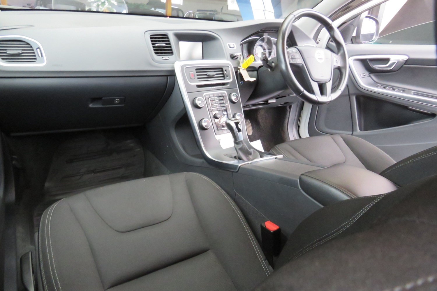 Used Volvo V60 2018 for sale - 76892239: Photo 14