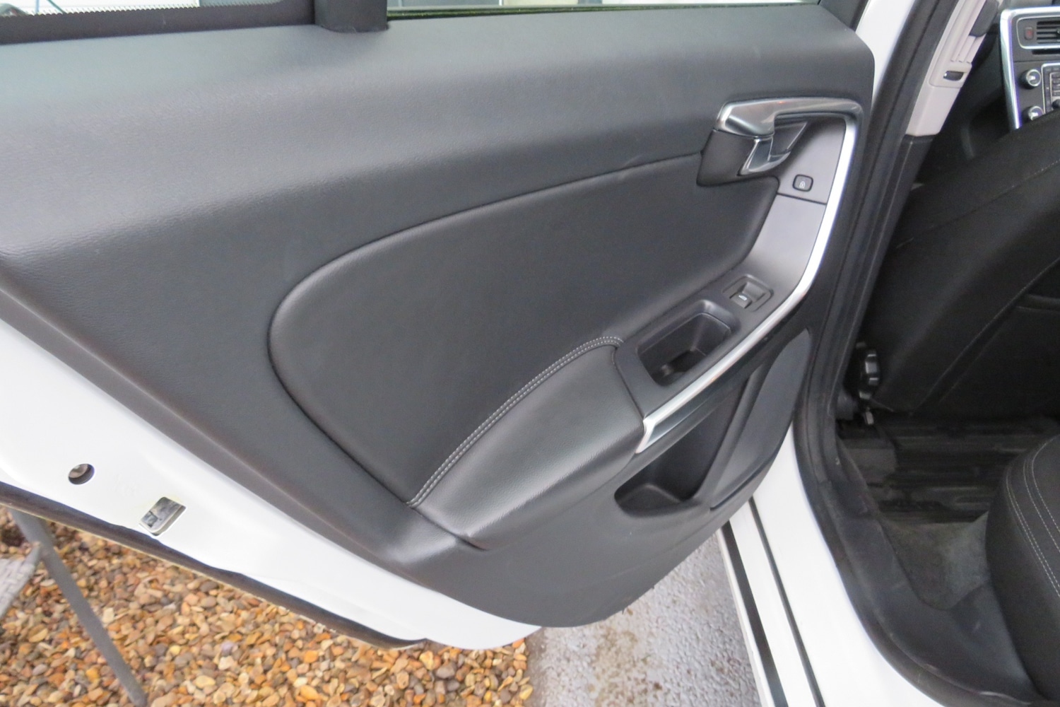 Used Volvo V60 2018 for sale - 76892239: Photo 15