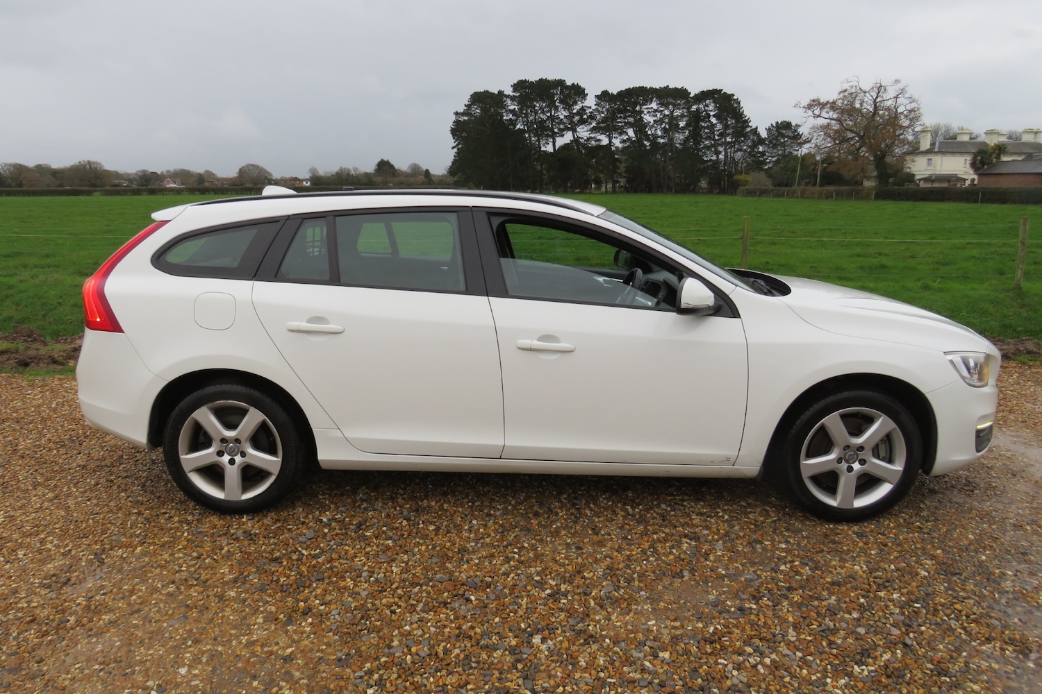 Used Volvo V60 2018 for sale - 76892239: Photo 18