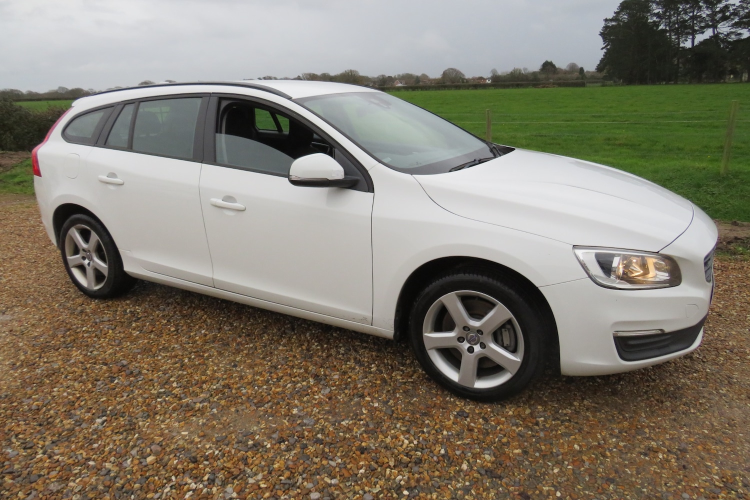 Used Volvo V60 2018 for sale - 76892239: Photo 19
