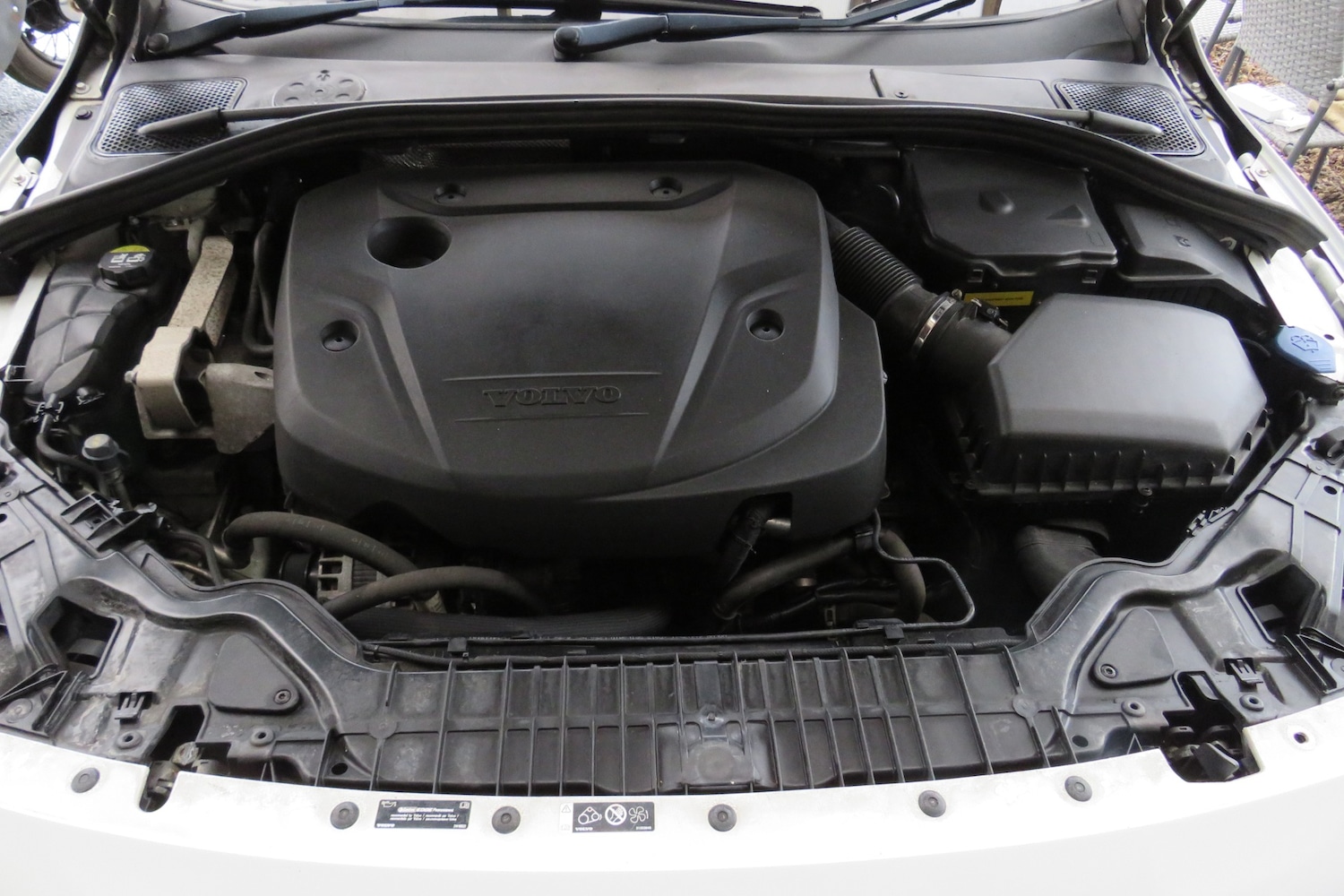 Used Volvo V60 2018 for sale - 76892239: Photo 2