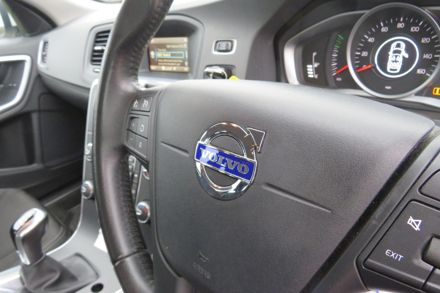 Used Volvo V60 2018 for sale - 76892239: Photo 38