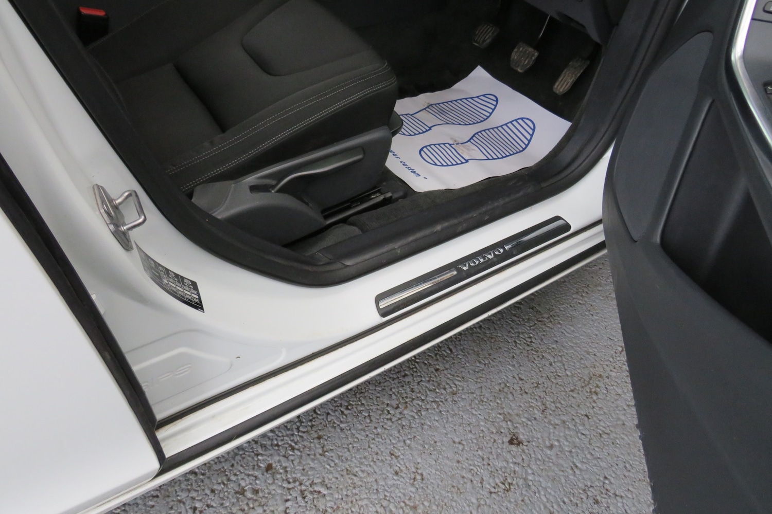 Used Volvo V60 2018 for sale - 76892239: Photo 8