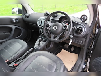 Used smart fortwo 2018 for sale - 78180600: Photo