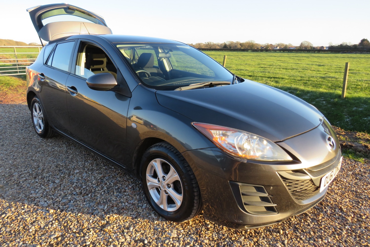 Used Mazda Mazda3 2011 for sale - 77105804: Photo 2