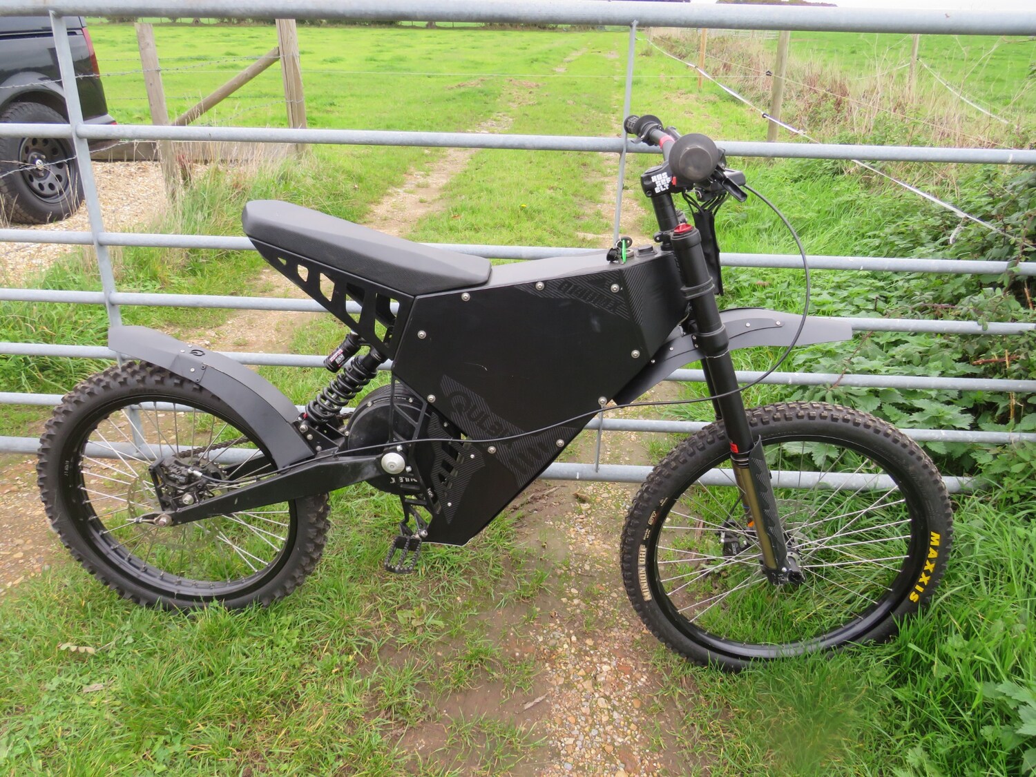 E MOTORBIKE SURON STYLE