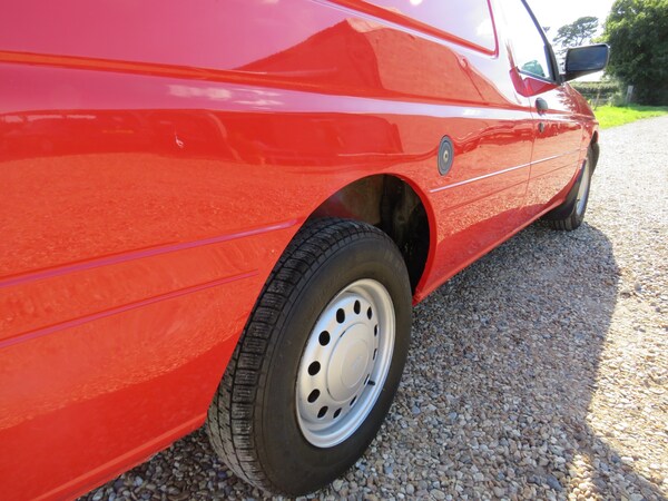 Used Ford Escort 2001 for sale - 72265200: Photo 21