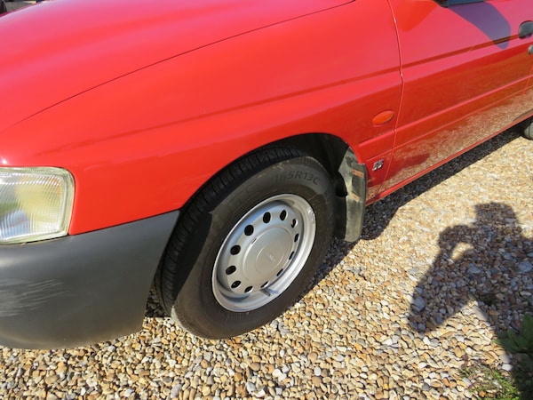 Used Ford Escort 2001 for sale - 72265200: Photo 23