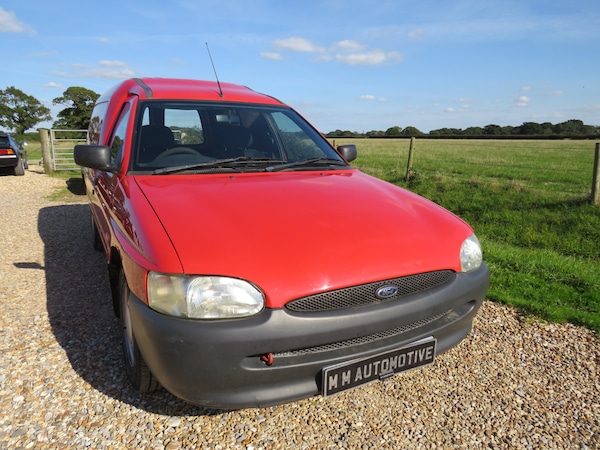 Used Ford Escort 2001 for sale - 72265200: Photo 2