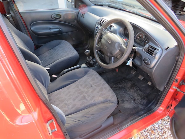 Used Ford Escort 2001 for sale - 72265200: Photo 32