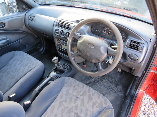 Used Ford Escort 2001 for sale - 72265200: Photo 34