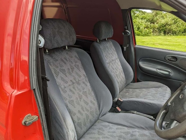Used Ford Escort 2001 for sale - 72265200: Photo 6