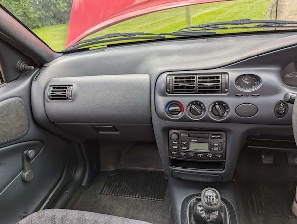 Used Ford Escort 2001 for sale - 72265200: Photo 7