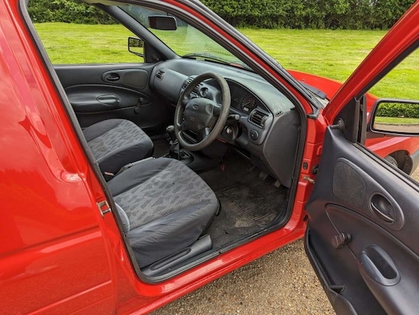 Used Ford Escort 2001 for sale - 72265200: Photo 9