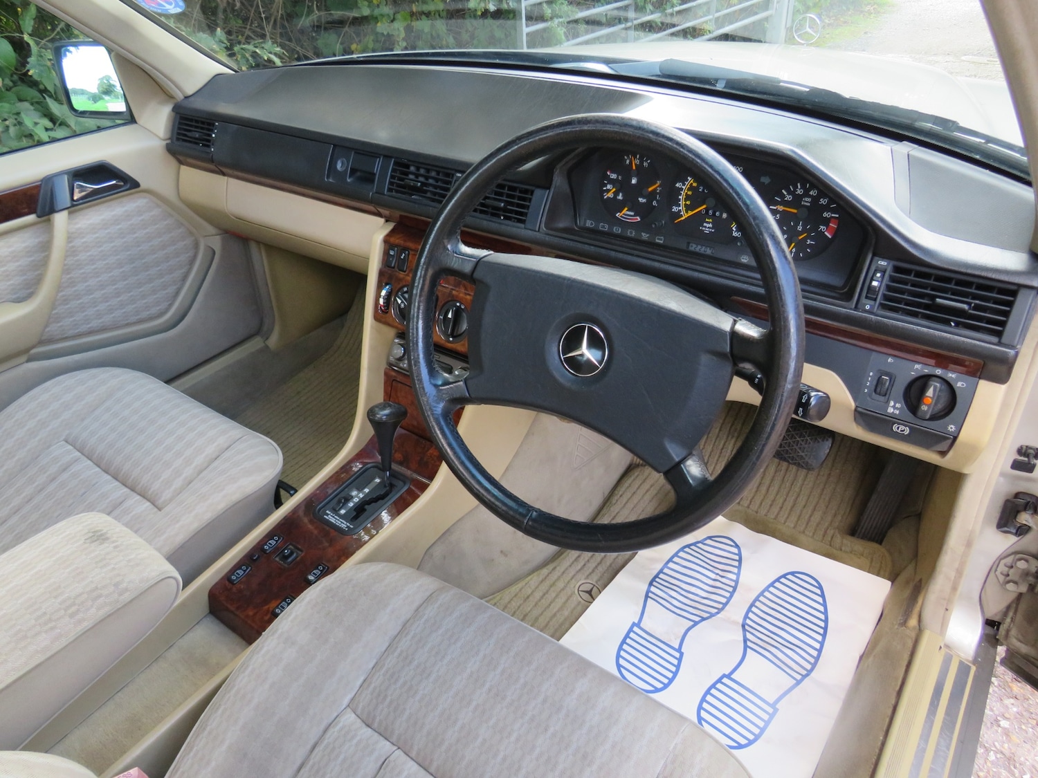 Used Mercedes-Benz E-Class 1990 for sale - 76090634: Photo 10