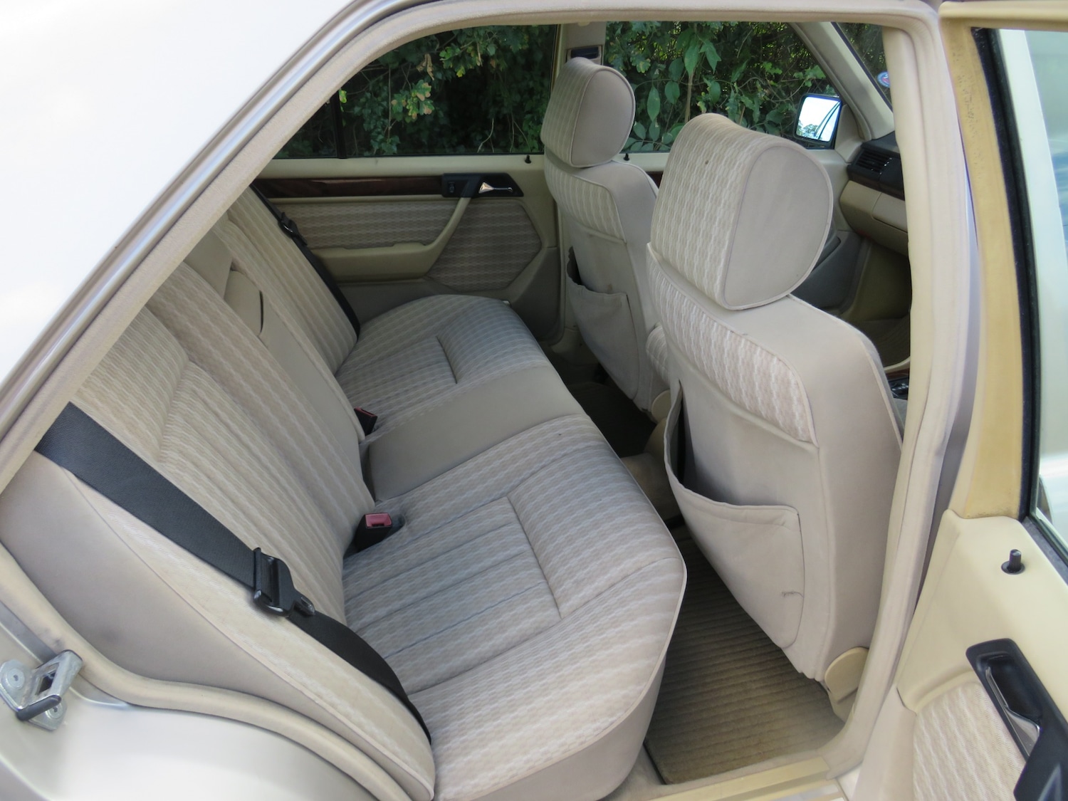 Used Mercedes-Benz E-Class 1990 for sale - 76090634: Photo 14