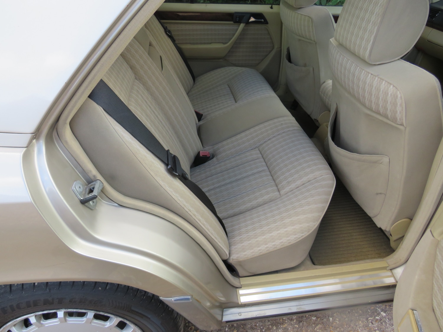 Used Mercedes-Benz E-Class 1990 for sale - 76090634: Photo 15
