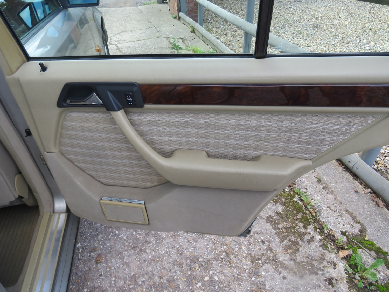 Used Mercedes-Benz E-Class 1990 for sale - 76090634: Photo 16
