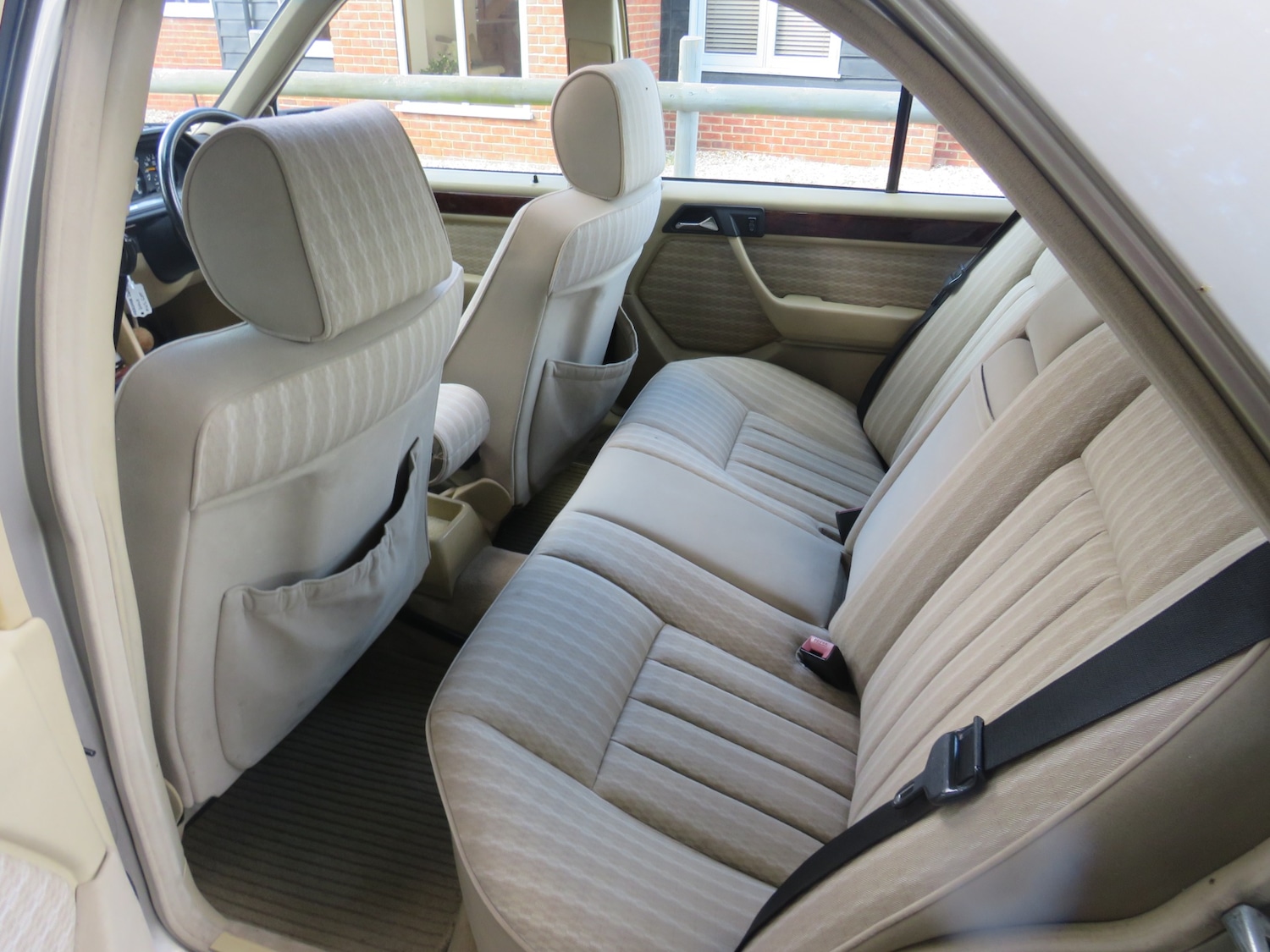 Used Mercedes-Benz E-Class 1990 for sale - 76090634: Photo 17