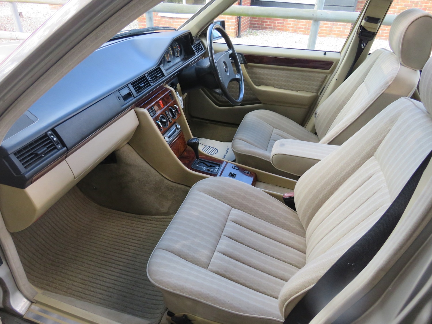 Used Mercedes-Benz E-Class 1990 for sale - 76090634: Photo 21