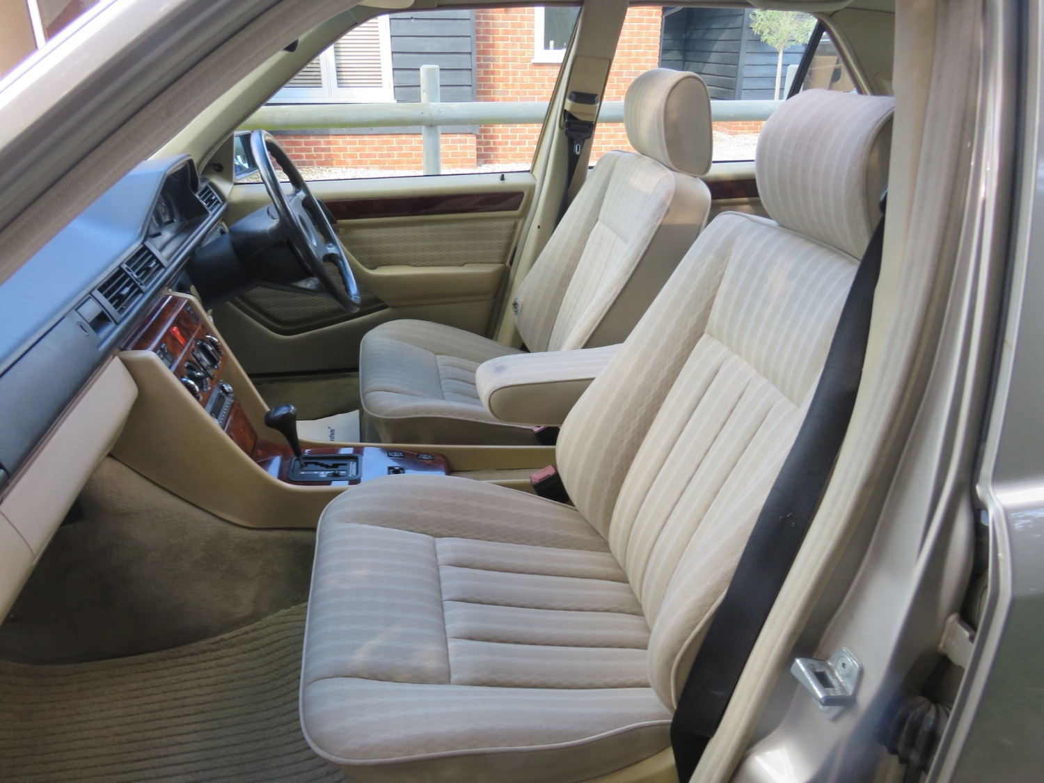 Used Mercedes-Benz E-Class 1990 for sale - 76090634: Photo 22