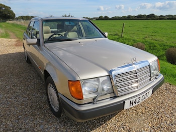 Used Mercedes-Benz E-Class 1990 for sale - 76090634: Photo 2