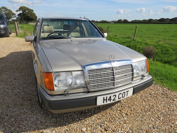 Used Mercedes-Benz E-Class 1990 for sale - 76090634: Photo 3