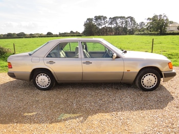 Used Mercedes-Benz E-Class 1990 for sale - 76090634: Photo 4