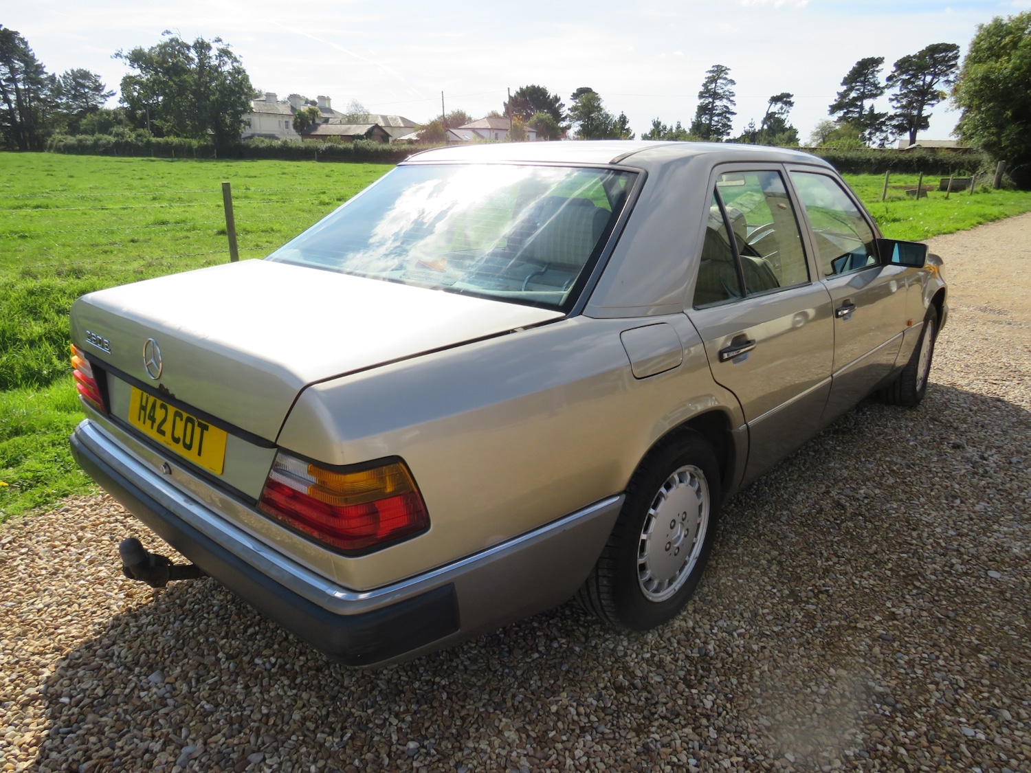 Used Mercedes-Benz E-Class 1990 for sale - 76090634: Photo 6