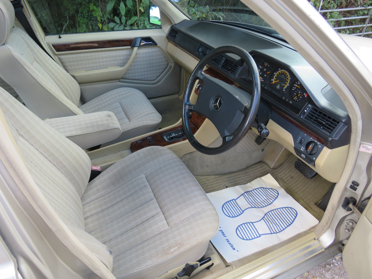 Used Mercedes-Benz E-Class 1990 for sale - 76090634: Photo 9