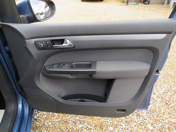 Used Volkswagen Touran 2011 for sale - 75760267: Photo 16