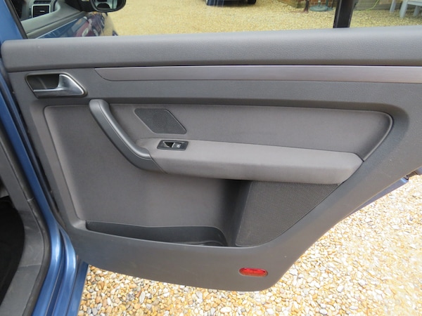 Used Volkswagen Touran 2011 for sale - 75760267: Photo 19
