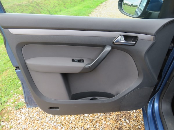 Used Volkswagen Touran 2011 for sale - 75760267: Photo 27