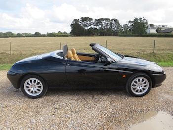 Used Alfa Romeo Spider 2001 for sale - 75715432: Photo