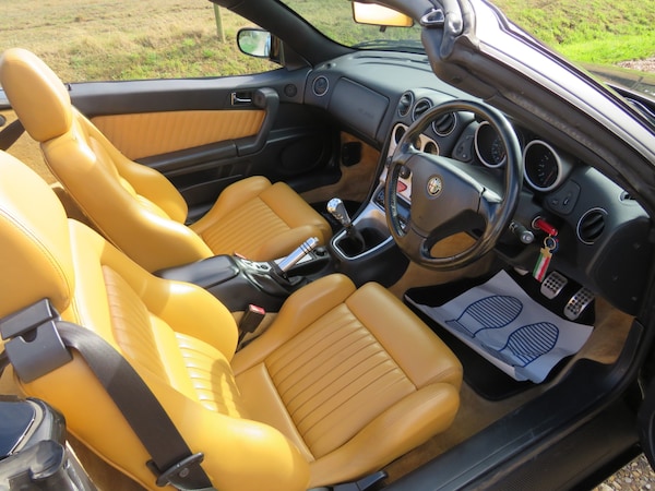 Used Alfa Romeo Spider 2001 for sale - 75715432: Photo 9