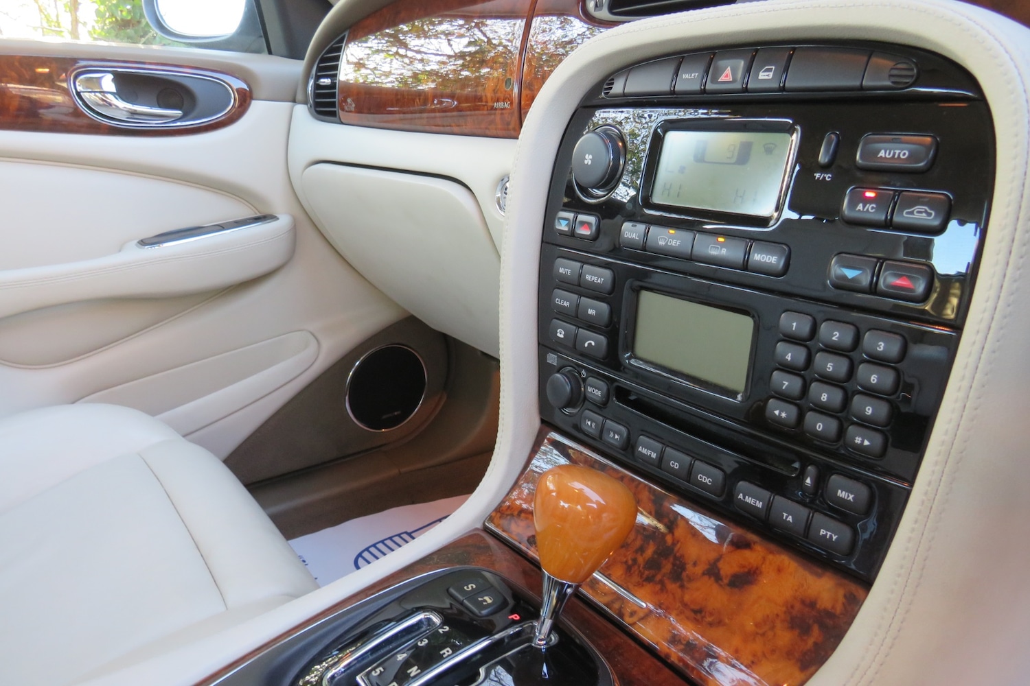 Used Jaguar XJ 2003 for sale - 76963787: Photo 45