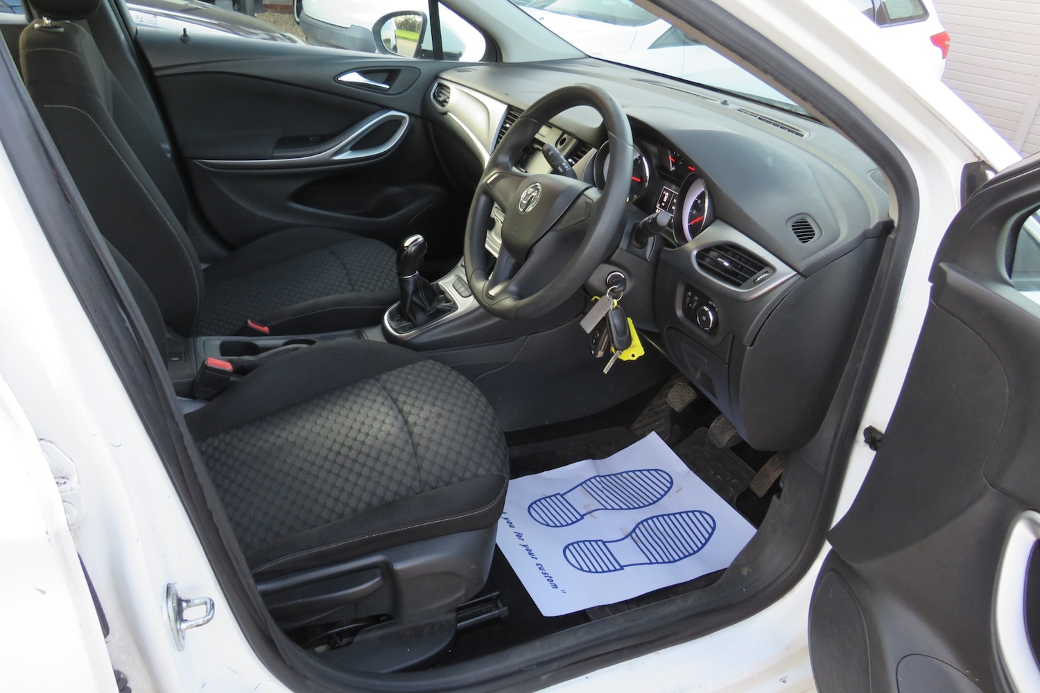 Used Vauxhall Astra 2017 for sale - 77070853: Photo 2