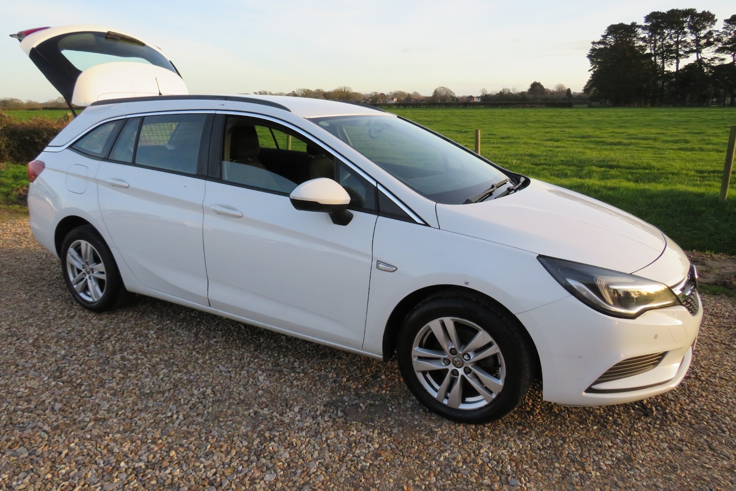 Used Vauxhall Astra 2017 for sale - 77070853: Photo 5