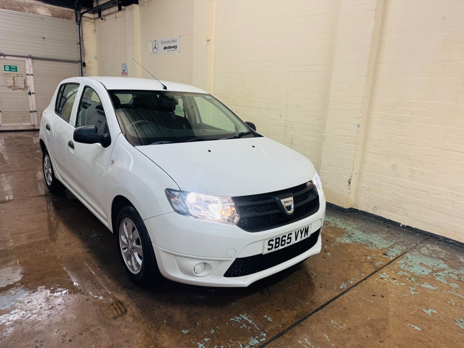 Used Dacia Sandero 2015 for sale - 77032834: Photo 2